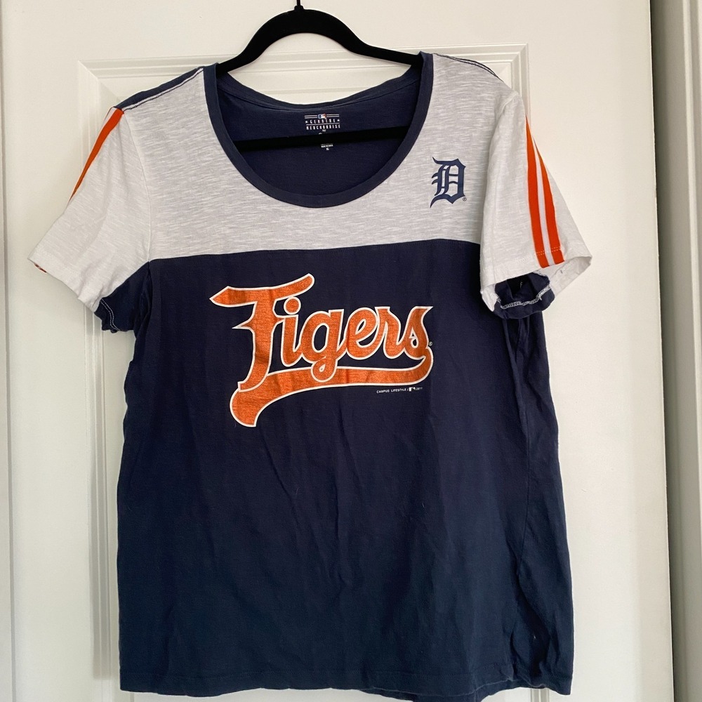 Campus‎ Lifestyle MLB Detroit Tigers Womens XL Navy V-Neck w/ orange letters.